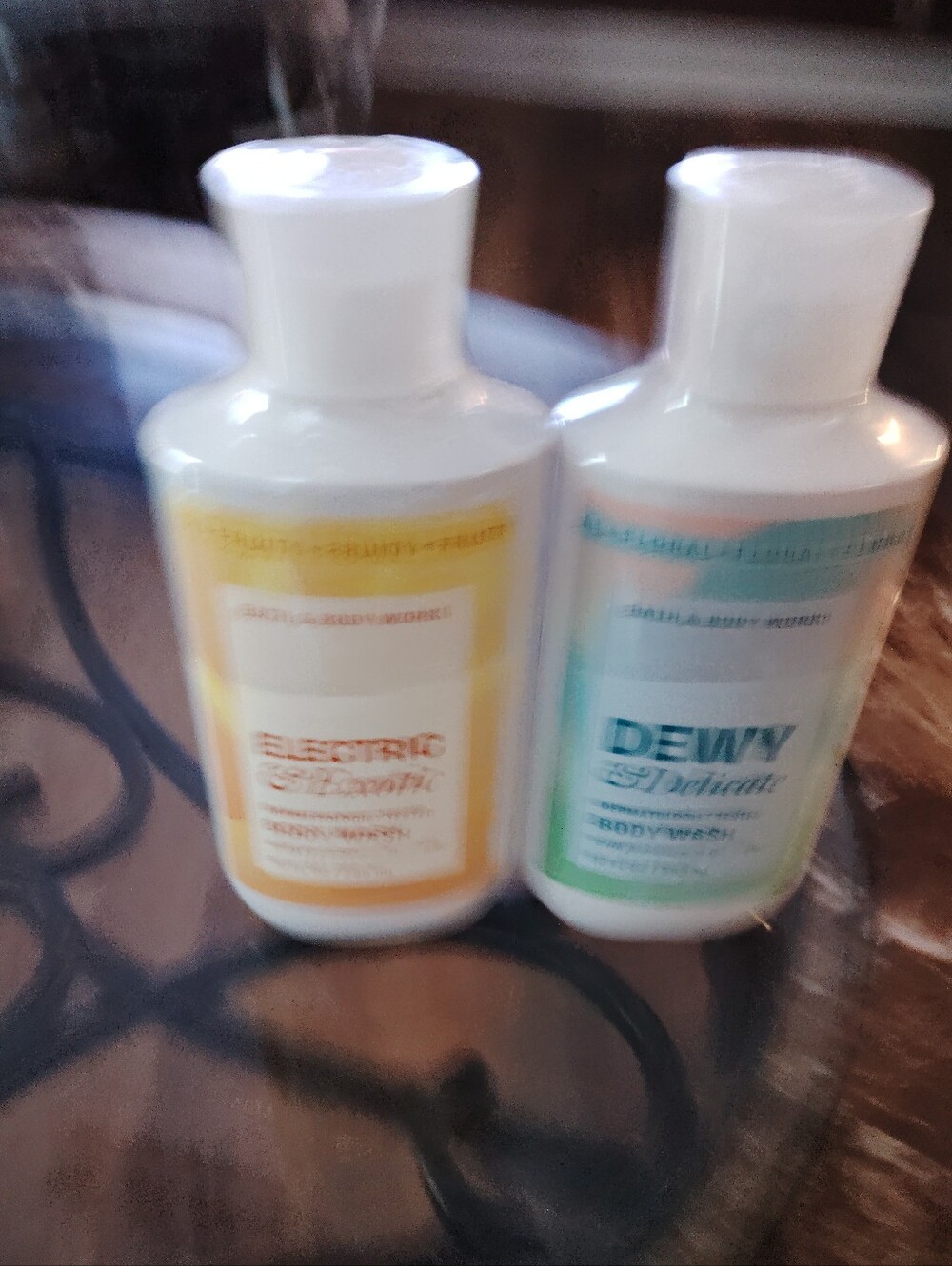Bath & Body Works Electric & Dewy Body Wash Duo — Yellow & Teal - Picture 3 of 6